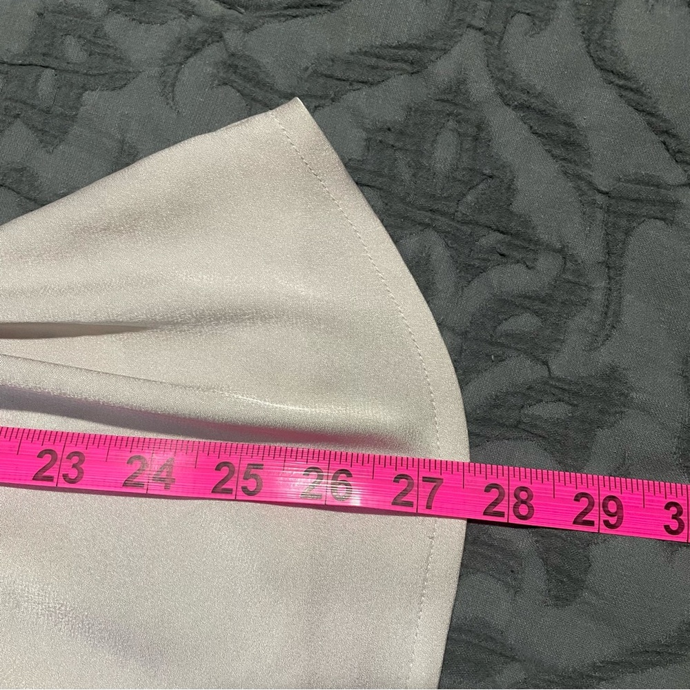 Like New Womans Express Silk Camisole - Picture 5 of 5